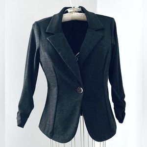 Auline’ Collection gray, short blazer. Size M